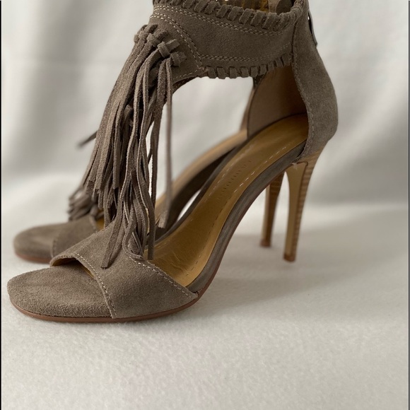 Chinese Laundry Sante Fe Grey Suede Leather Fringe Open Toe Sandals size 10 - Picture 1 of 16